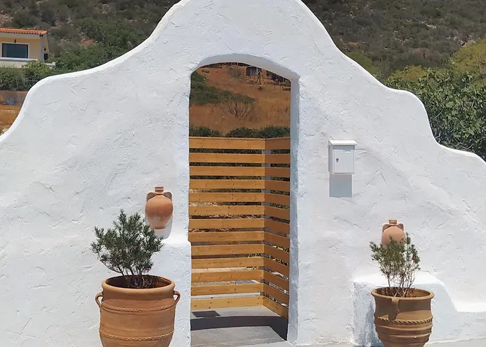 By The Sea Rooms, Avlaki