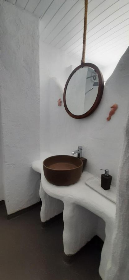 Inn By The Sea Rooms, Avlaki