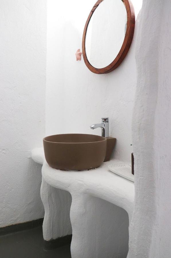 By The Sea Rooms, Avlaki Inn
