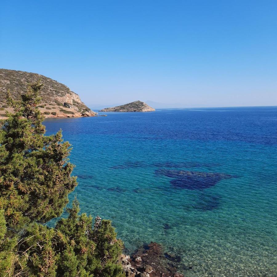 By The Sea Rooms, Avlaki *
