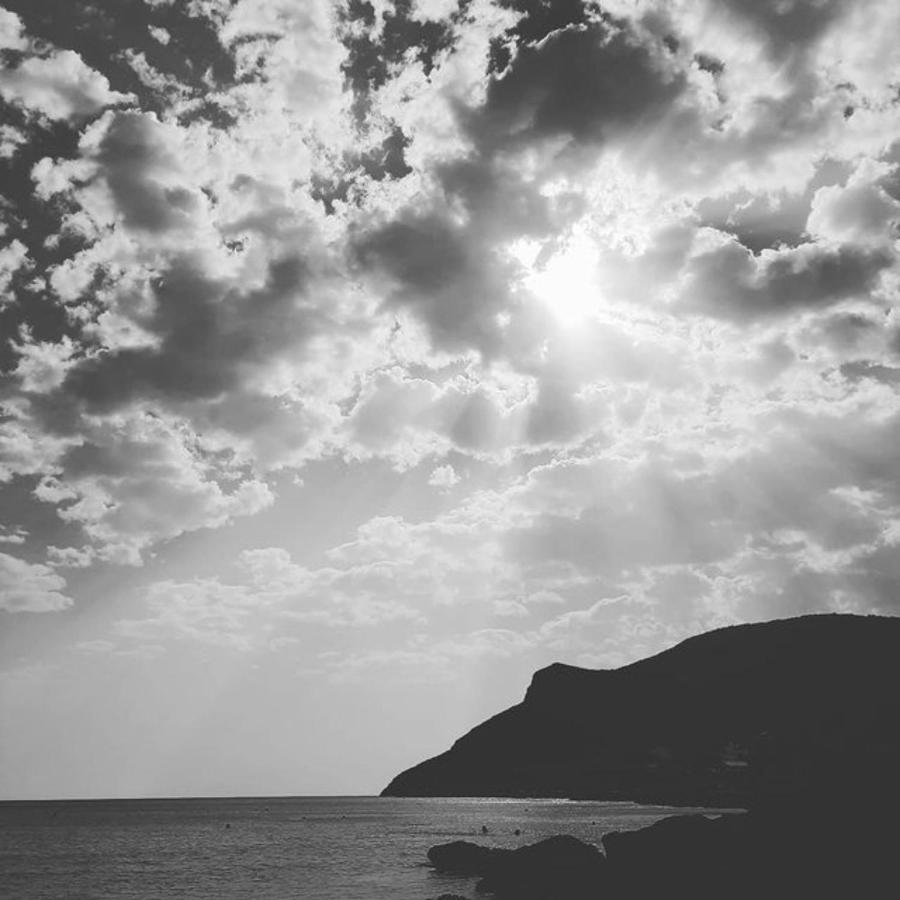 By The Sea Rooms, Avlaki Inn
