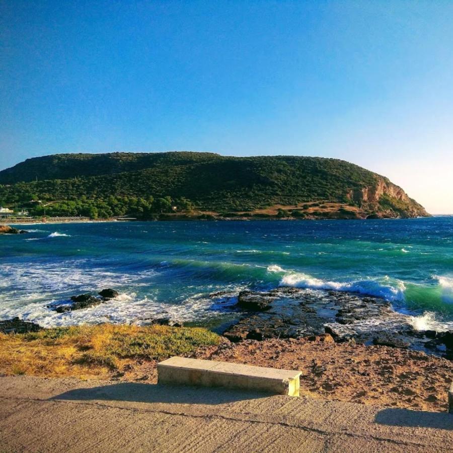 By The Sea Rooms, Avlaki *