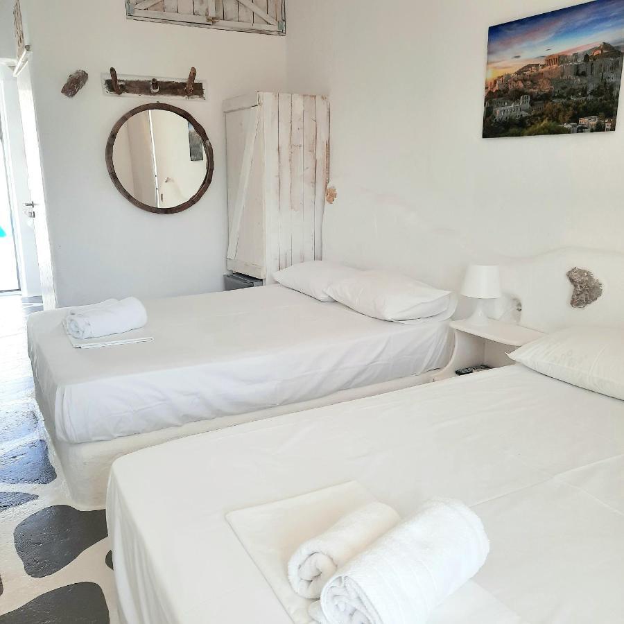 By The Sea Rooms, Avlaki