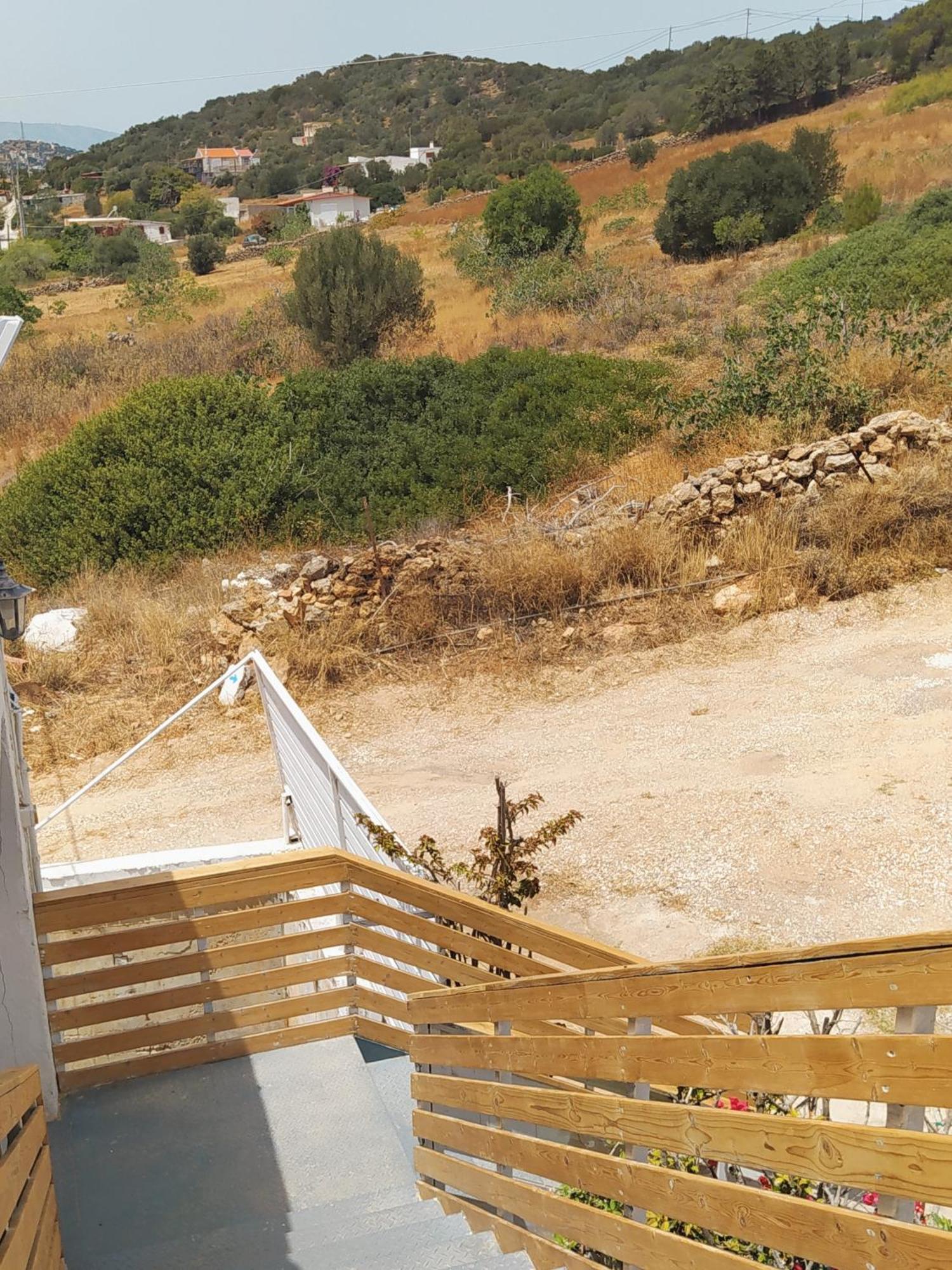By The Sea Rooms, Avlaki