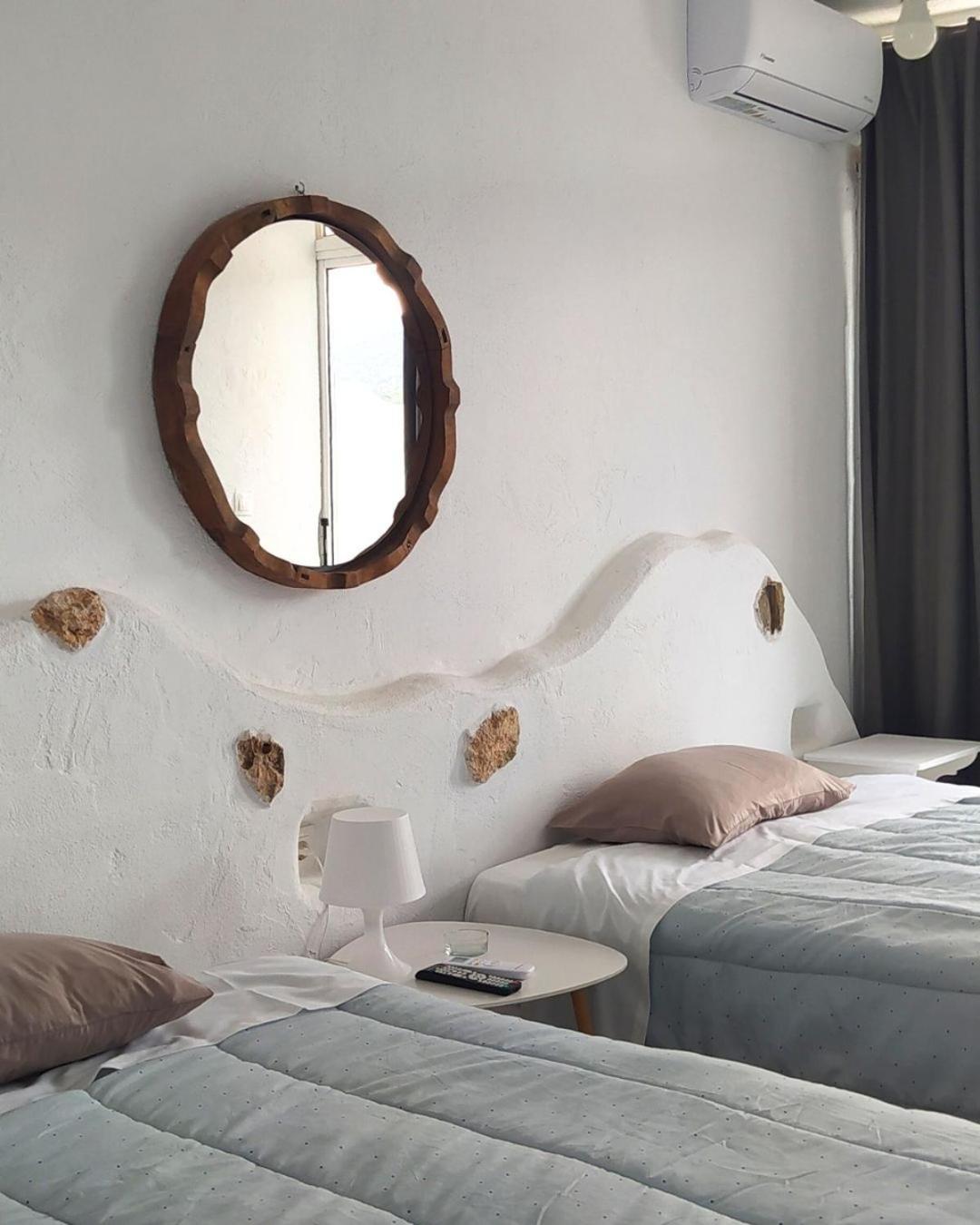 By The Sea Rooms, Avlaki